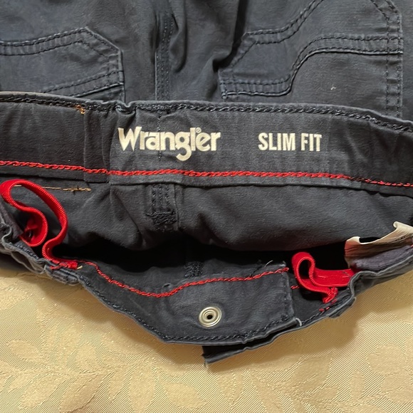 Wrangler boys cargo look pants, adjustable waist; “faux” button is a snap (Mlb) - Picture 4 of 11